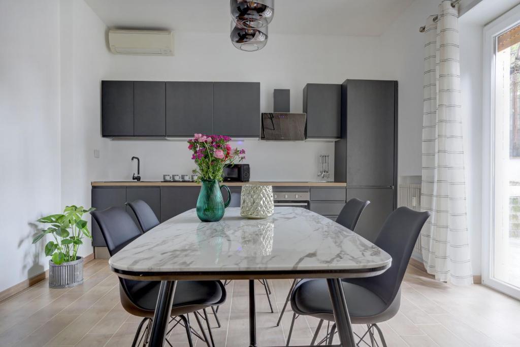 A kitchen or kitchenette at Casa Di Claudia