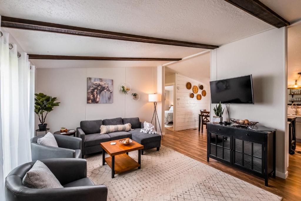 a living room with two couches and a tv at Renovated Bungalow Getaway in Philomath
