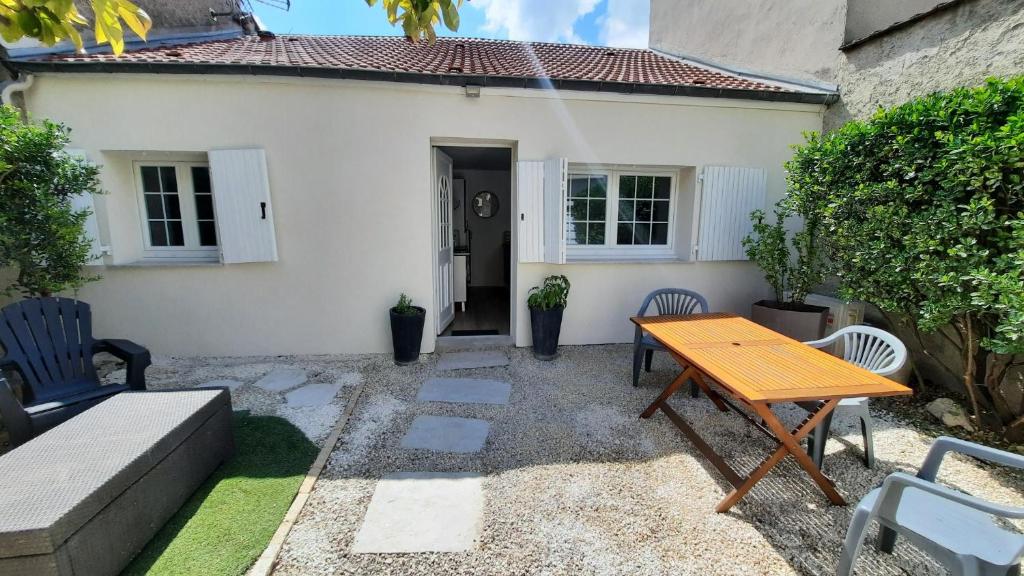 Petite maison centre ville avec jardin privé