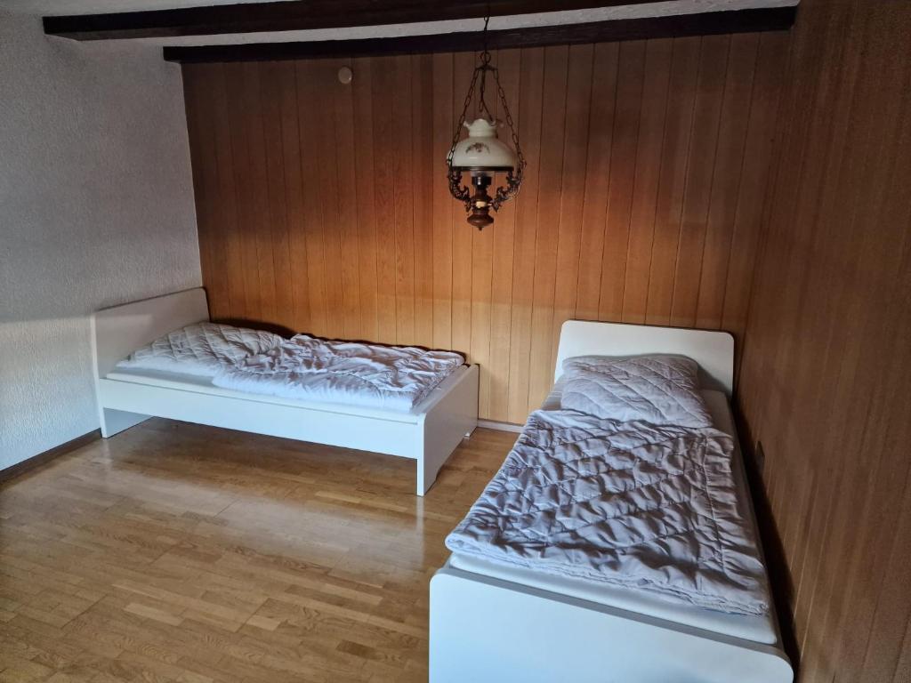 Postel nebo postele na pokoji v ubytování Monteurswohnung Schwarzwald