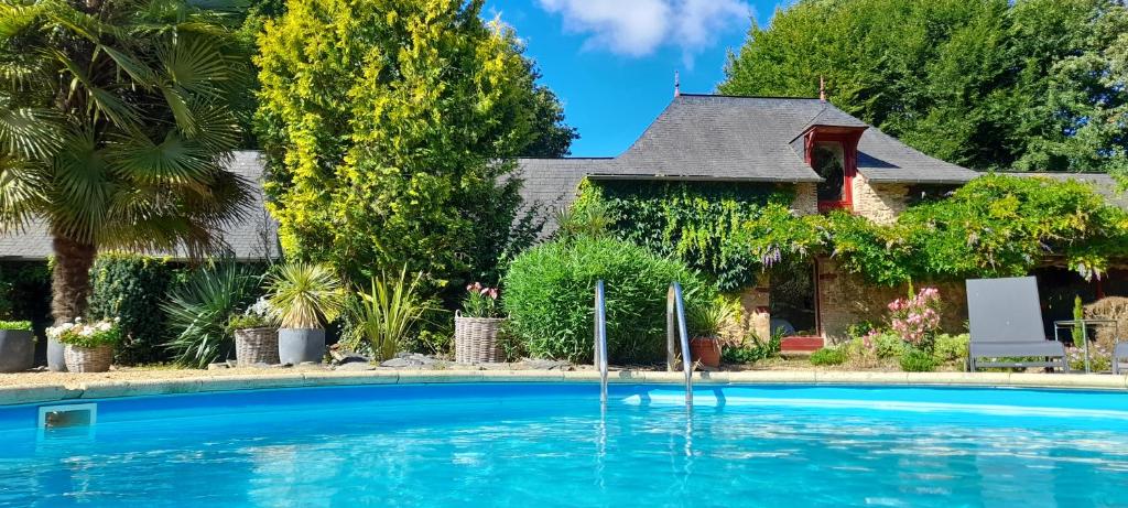 Πισίνα στο ή κοντά στο Domaine de Vaufleury - La Maison de l'Escuiller