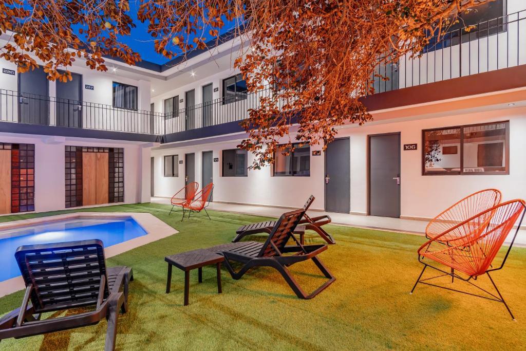 Bazén v ubytování Hotel Mody Merida nebo v jeho okolí
