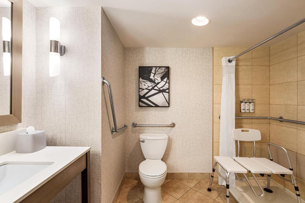 Holiday Inn Express Vancouver-Metrotown (Burnaby) photo