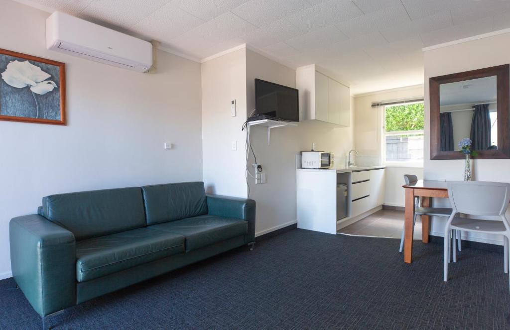 Kuchyň nebo kuchyňský kout v ubytování Lake Breeze Motel