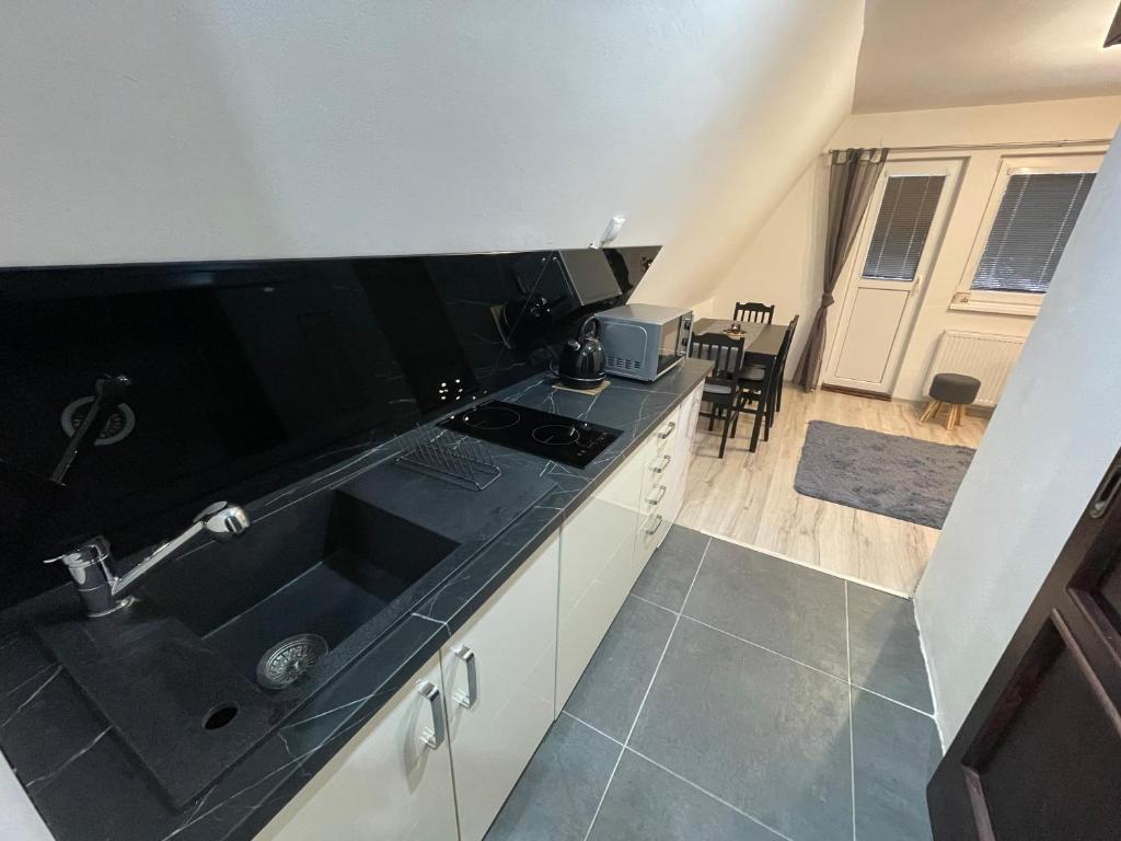 Kuchyň nebo kuchyňský kout v ubytování Apartmány Foresta Jasná