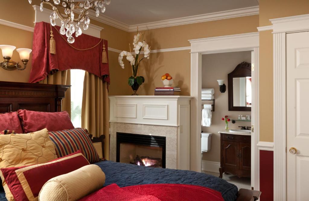 The Tower Cottage Bed and Breakfast - Superior King Room