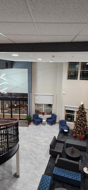 Posezení v ubytování La Quinta Inn & Suites by Wyndham Lake George