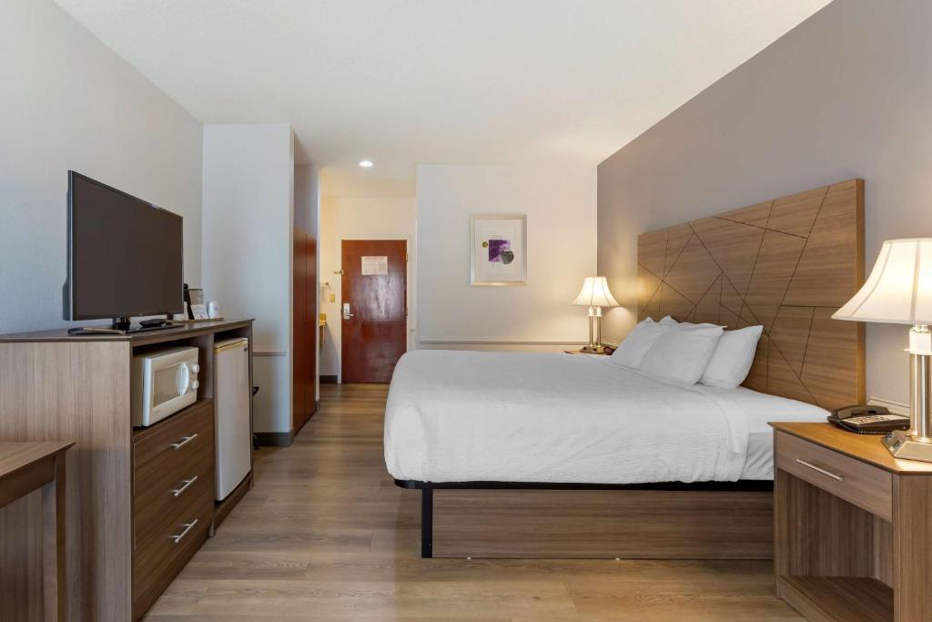 Best Western Plus South Hill Inn - King Room - No Fumadores