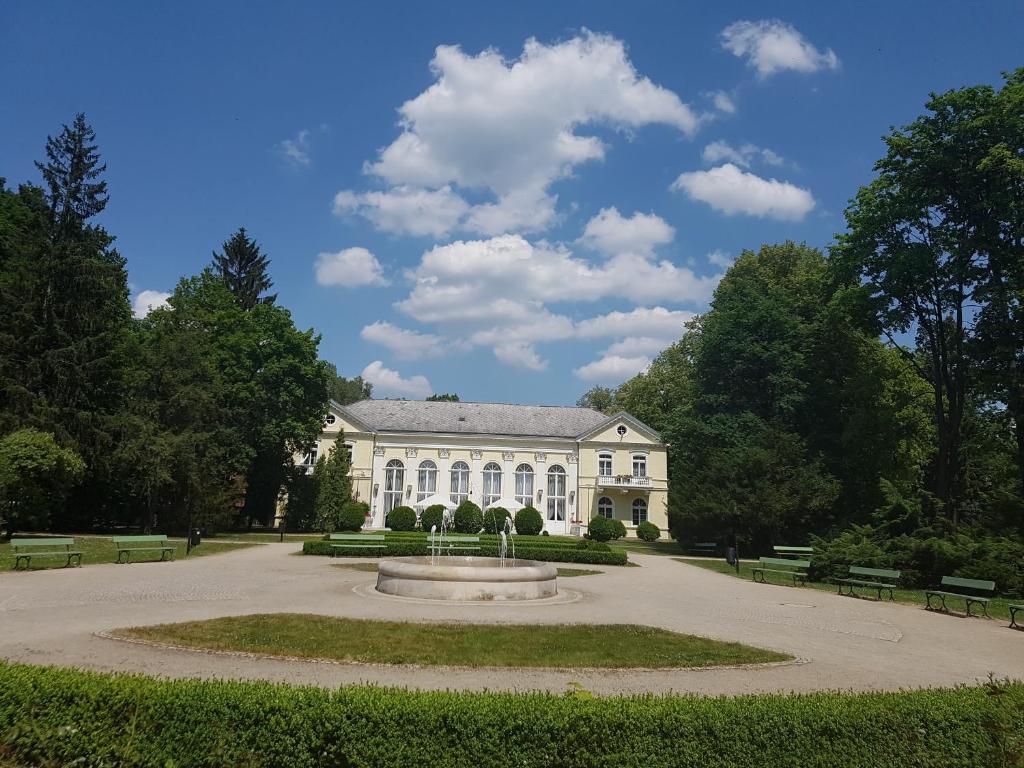 a large white house with a fountain in front of it at Moja Miłość. in Podgórzyn