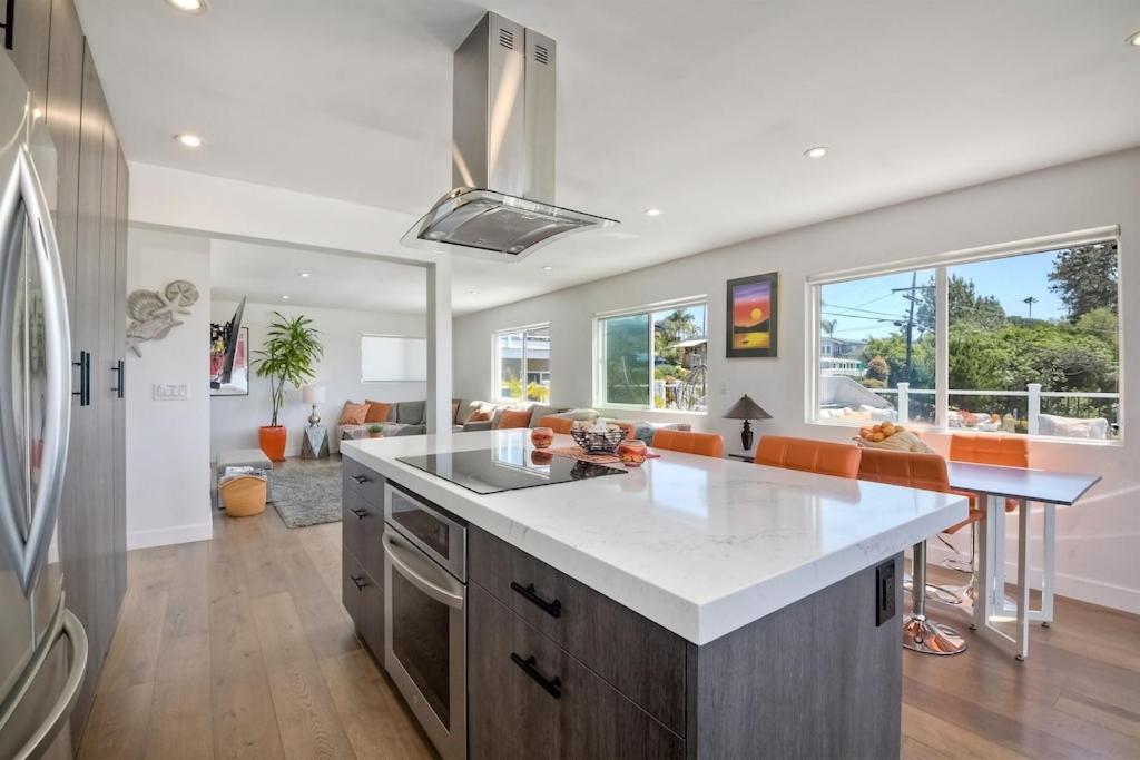 Ocean View, Luxury 2BR 2BA, Private Rooftop Patio, Encinitas (updated