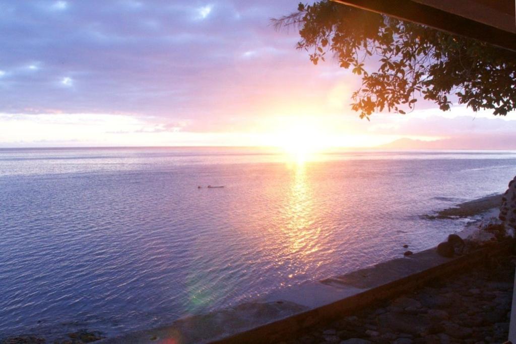a view of the ocean with the sun setting at TAHITI - La Villa Vahineria Dream 5 pax in Punaauia