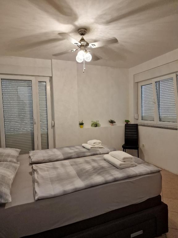 Posteľ alebo postele v izbe v ubytovaní Apartment Mali Losinj 3441c