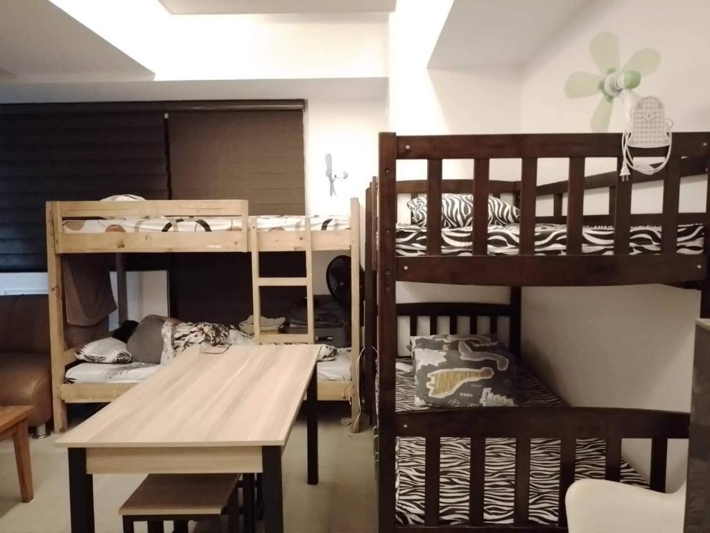 Postel nebo postele na pokoji v ubytování Comfy Bunkbeds at BSA