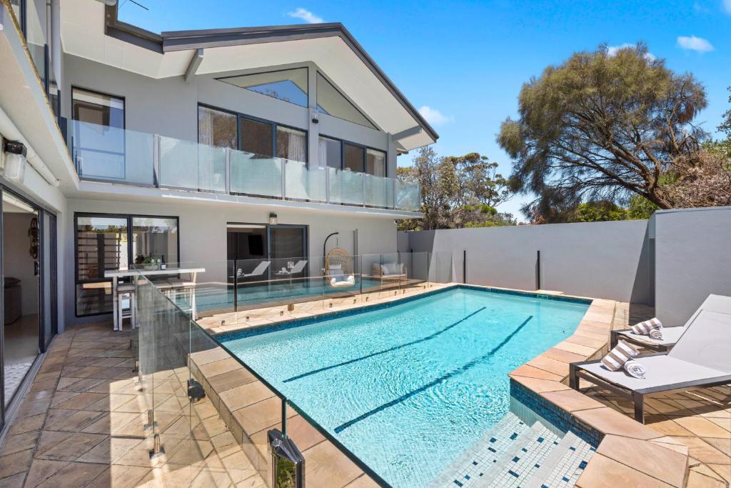 Absolute Beachfront Luxury in Rosebud, Rosebud