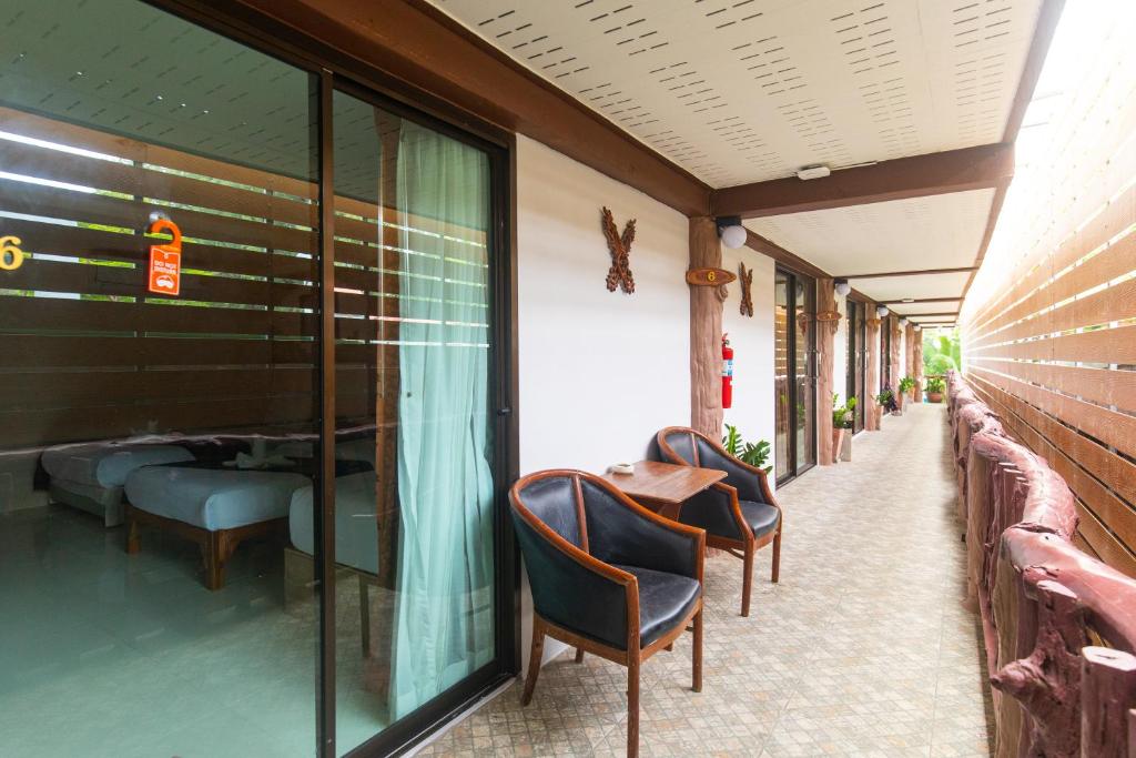 Posezení v ubytování Naiyang Discovery Beach Resort SHA