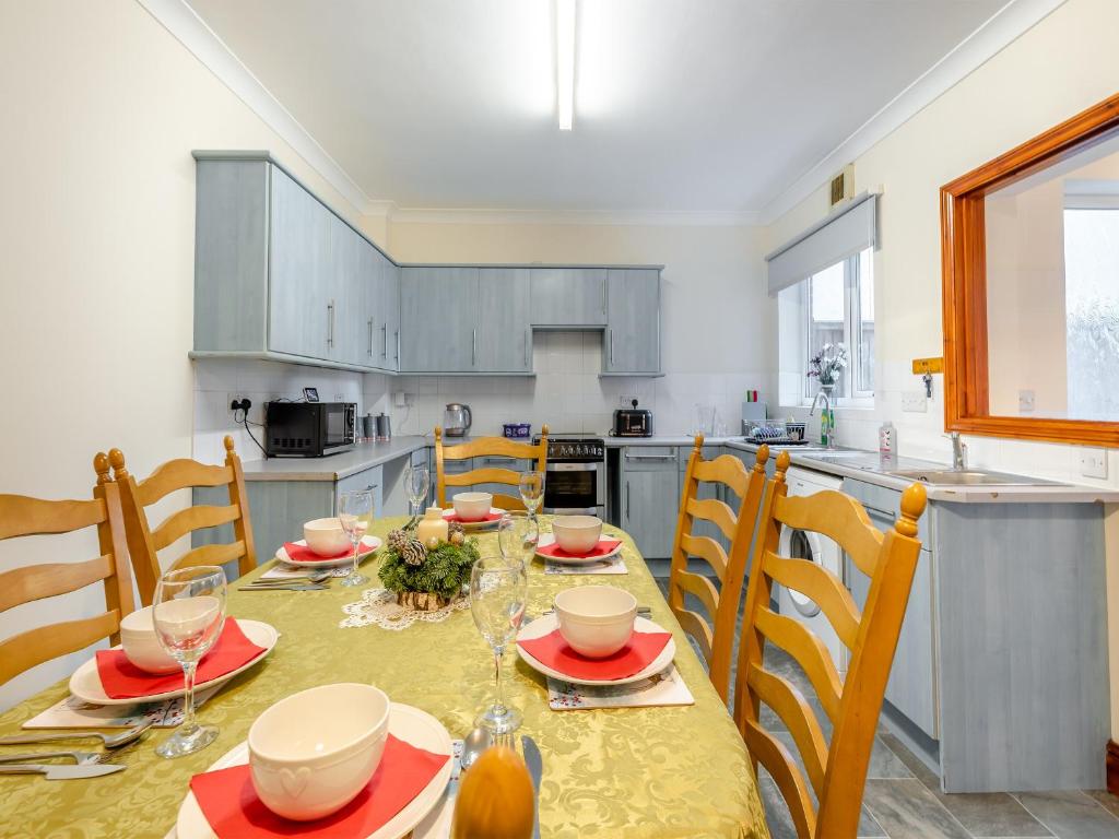 Beach Bay House, GorlestononSea (updated prices 2024)