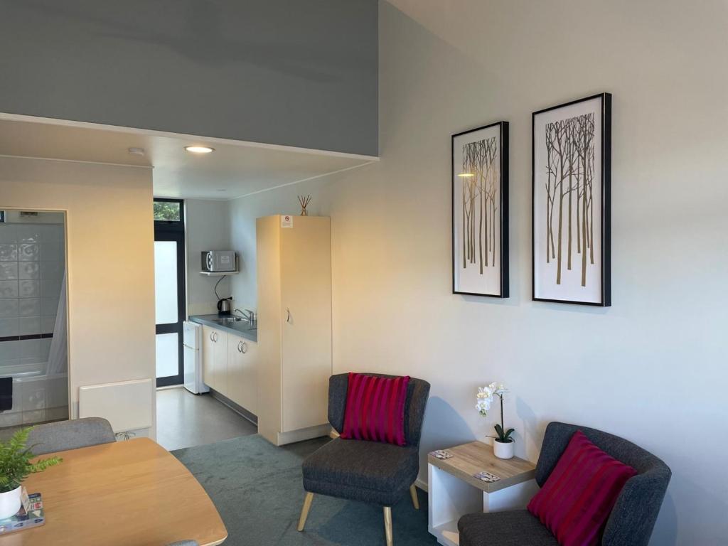 
Executive Queen Suite
