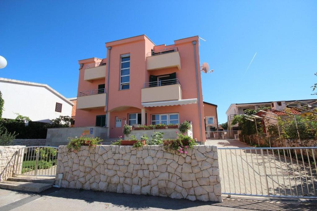 Budova, v ktorej sa apartmán nachádza