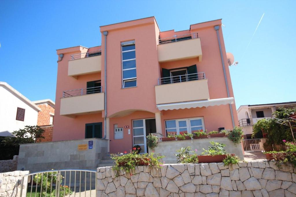 Budova, v ktorej sa apartmán nachádza