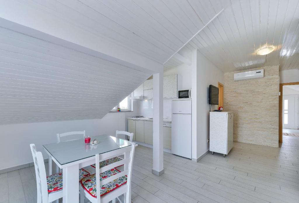 Kuchyňa alebo kuchynka v ubytovaní Apartment Liovic