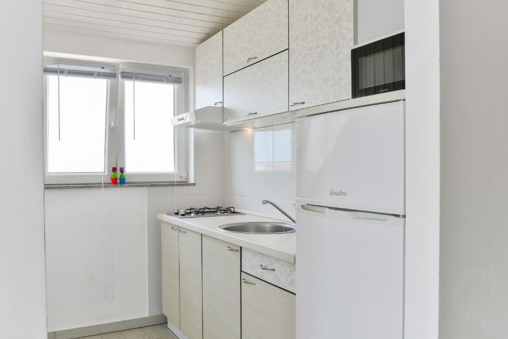 Kuchyňa alebo kuchynka v ubytovaní Apartment Liovic