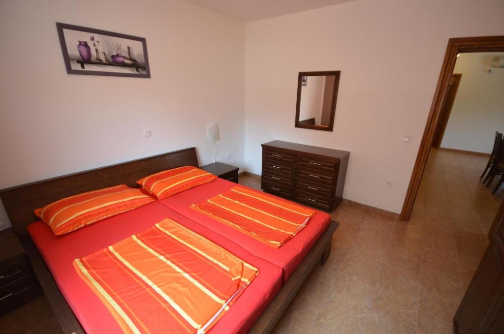 Postel nebo postele na pokoji v ubytování Apartments Komljen