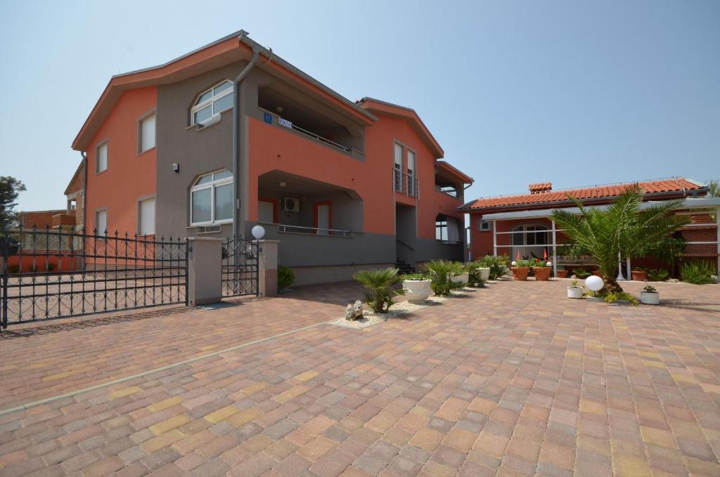 Budova, kde se apartmán nachází