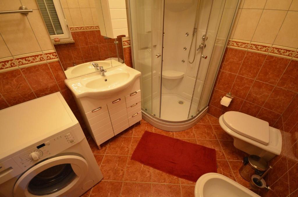 Koupelna v ubytování Apartments Komljen