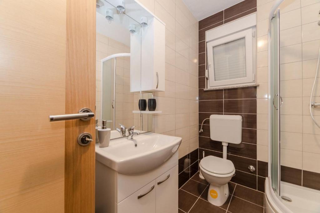 Koupelna v ubytování Apartments Kovacevic