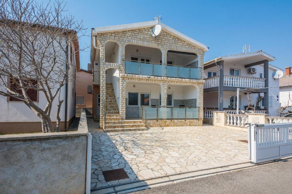 Budova, v ktorej sa apartmán nachádza