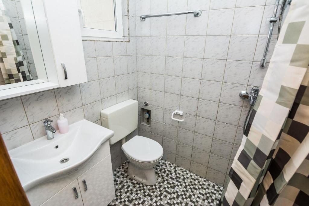 Łazienka w obiekcie Apartments Skundric