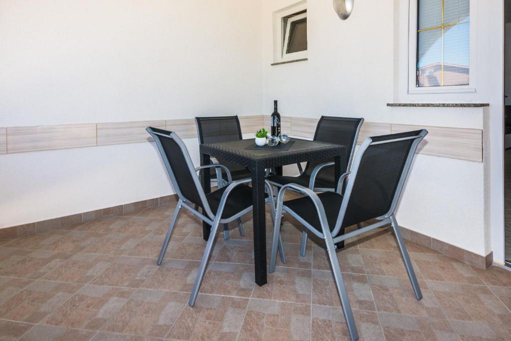 Zdjęcie z galerii obiektu Apartments Skundric w mieście Vir