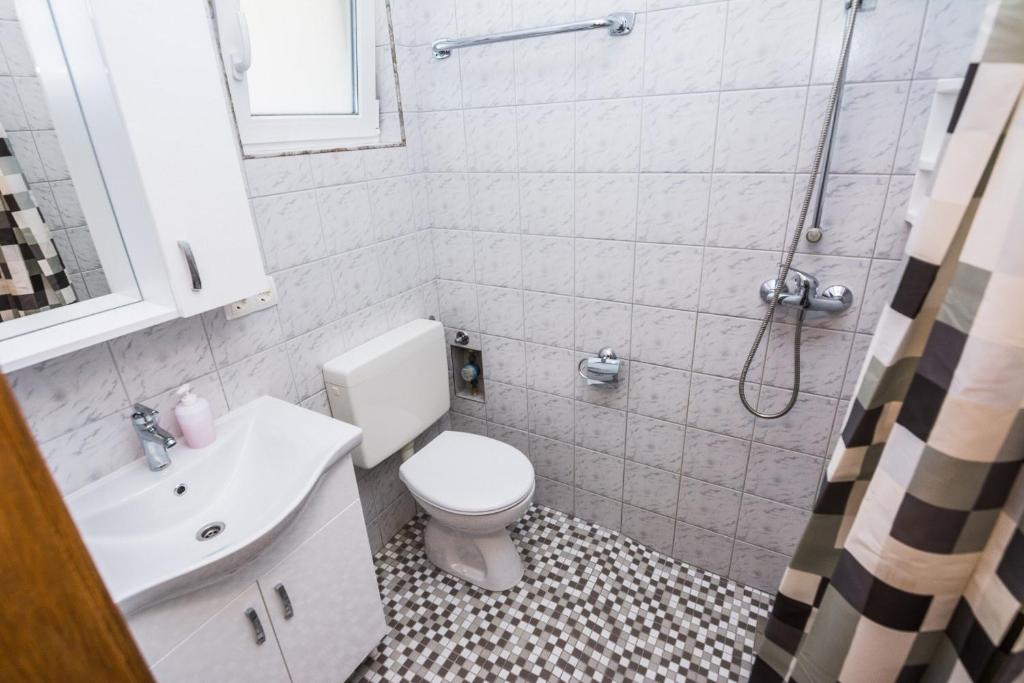 Łazienka w obiekcie Apartments Skundric