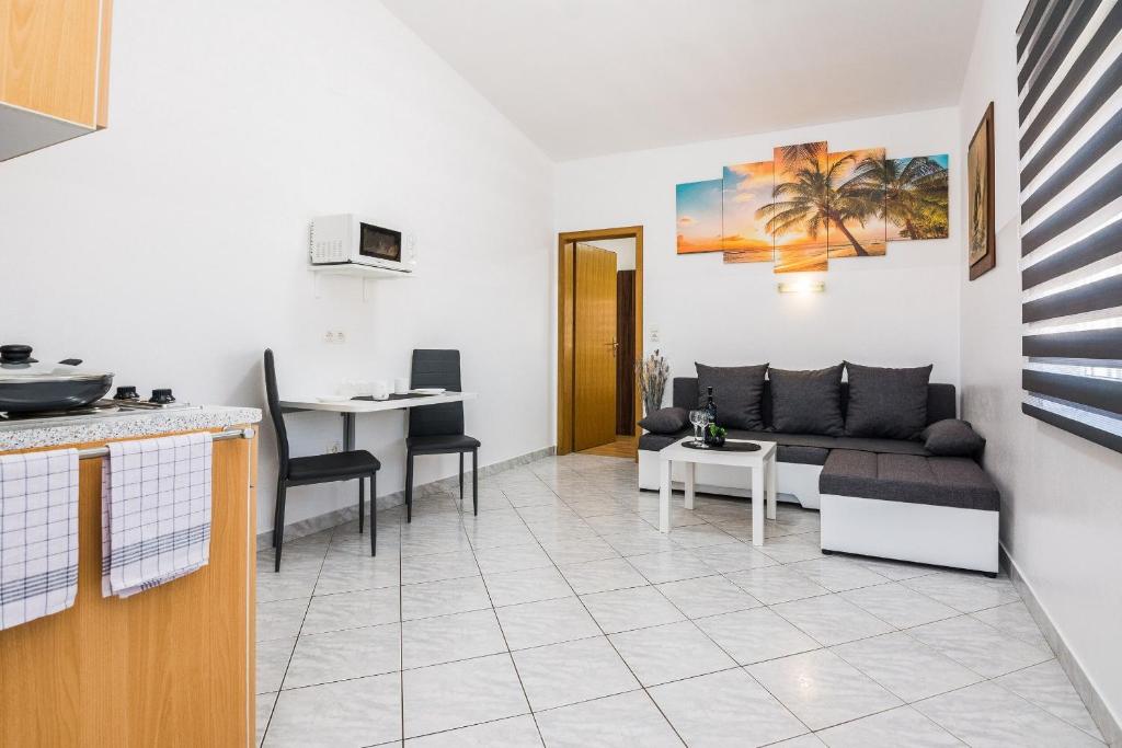 Kuchnia lub aneks kuchenny w obiekcie Apartments Skundric