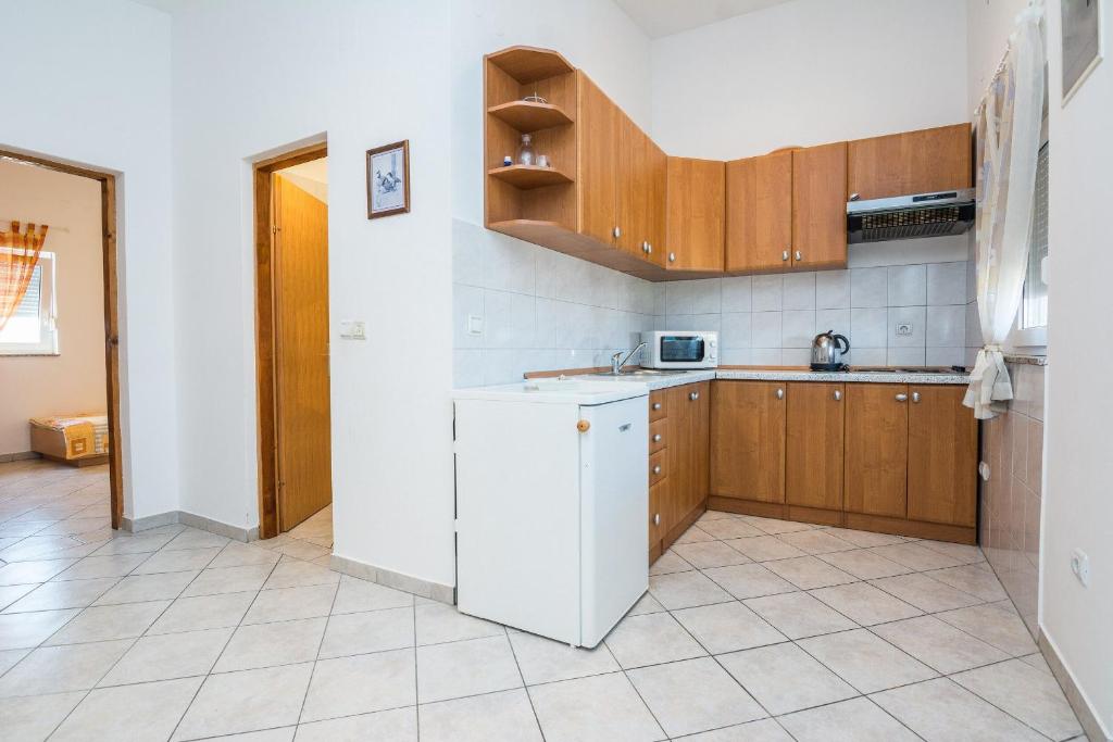 Kuchyňa alebo kuchynka v ubytovaní Apartments Delic Pejic