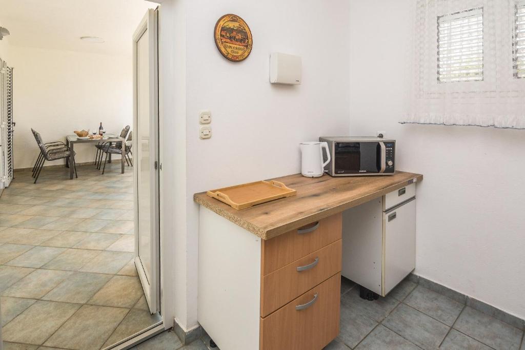 Kuchyň nebo kuchyňský kout v ubytování Apartments Napros