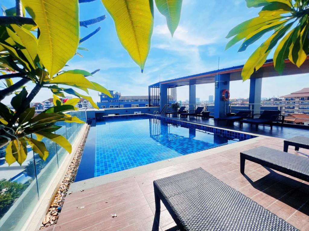 Honey Inn Pattaya tesisinde veya buraya yakın yüzme havuzu