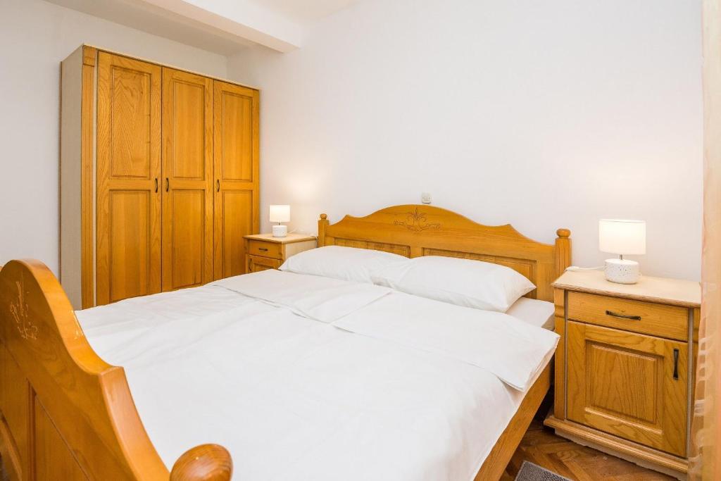 Postel nebo postele na pokoji v ubytování Apartments Napros