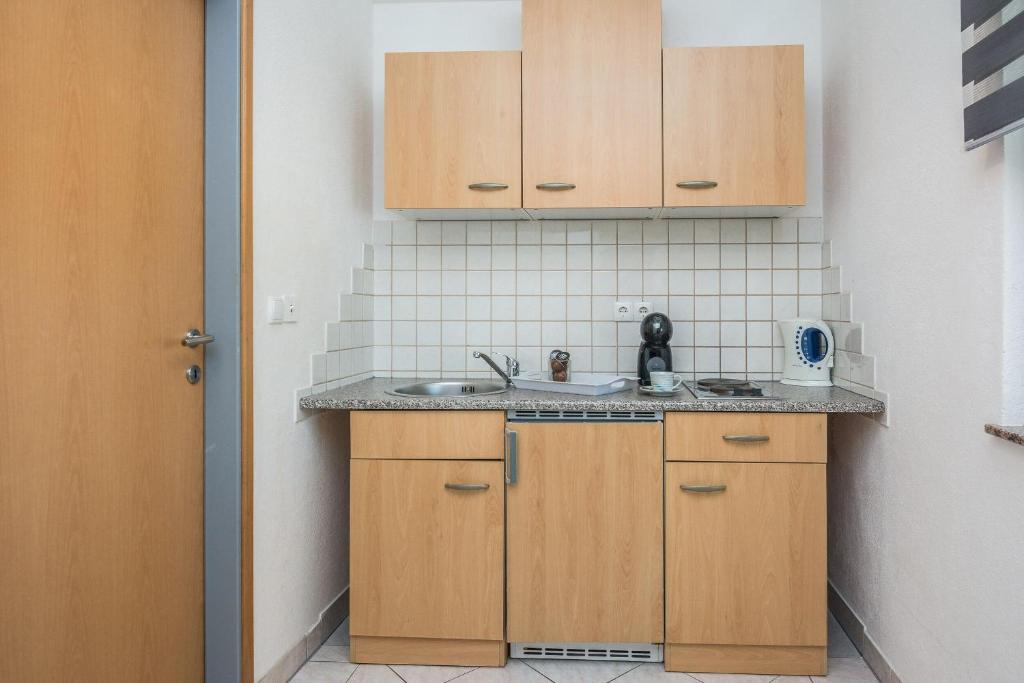 Kuchyňa alebo kuchynka v ubytovaní Apartments Bojana