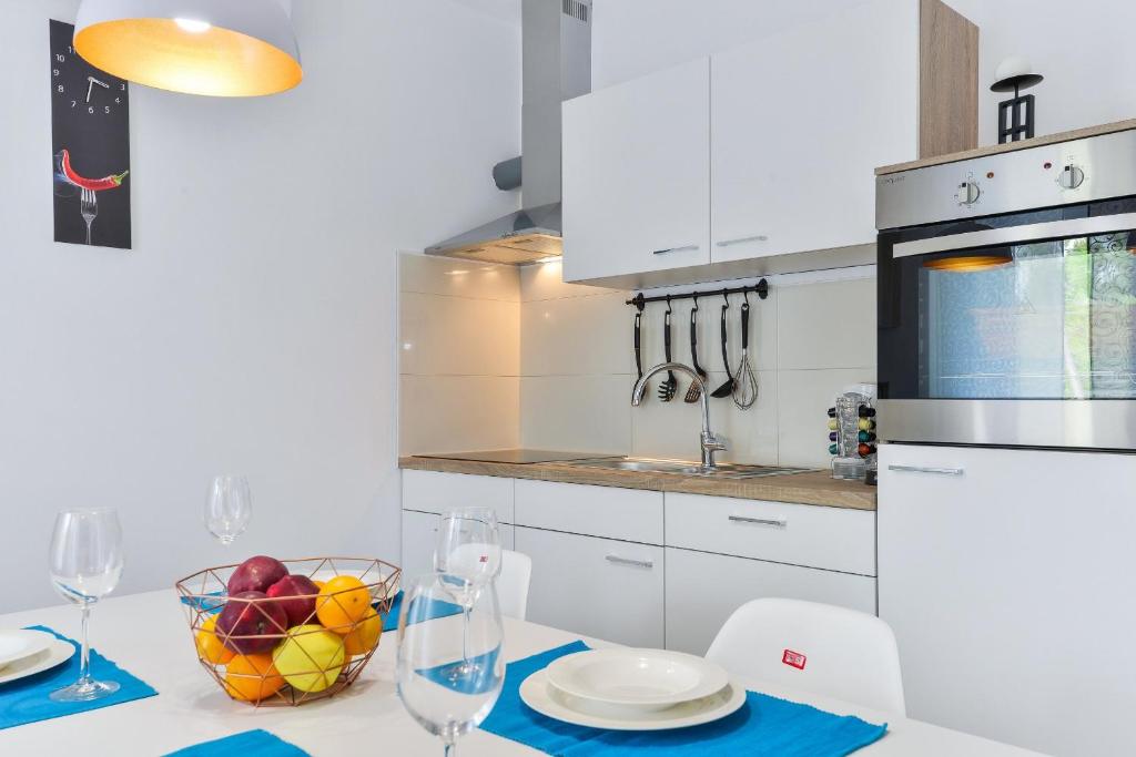 Kuchyňa alebo kuchynka v ubytovaní Apartments Olujic