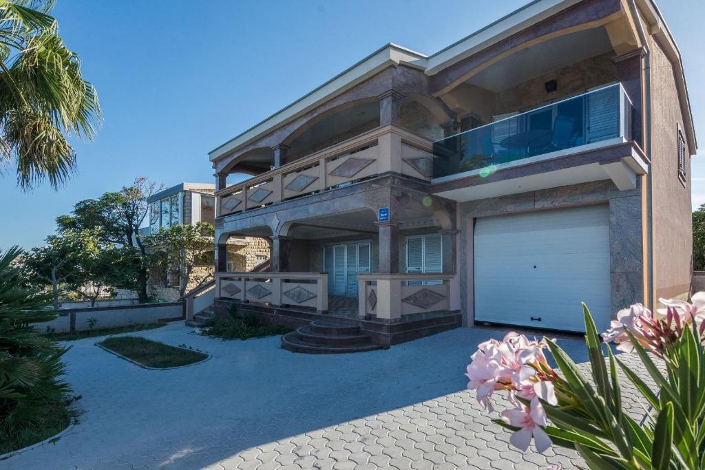 Apartments Weiss, Vir (updated prices 2024)