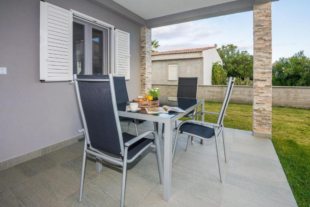 Patio alebo iná vonkajšia časť ubytovania Apartments Kosic