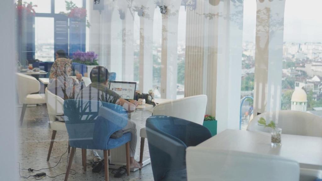 Posezení v ubytování Cavinton Hotel Malioboro Yogyakarta