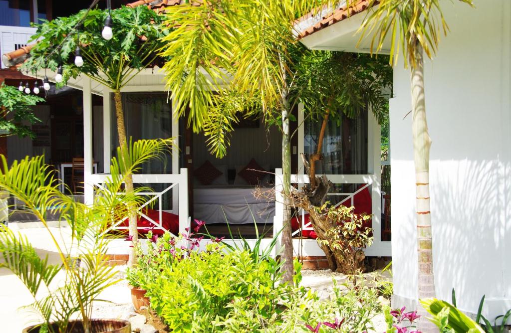 The High Dive Gili Gede by Ultimate Resorts - 8