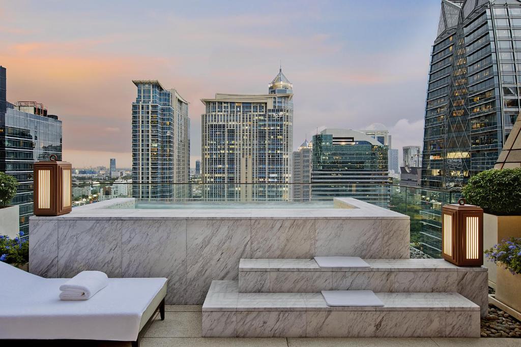 Rosewood Bangkok - Resim 7