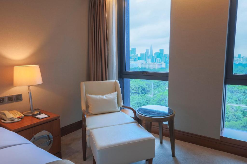 Postel nebo postele na pokoji v ubytování Shenzhen Nanshan L'Hermitage