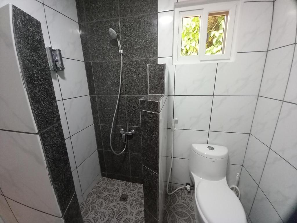 Koupelna v ubytování Malapascua Garden Resort