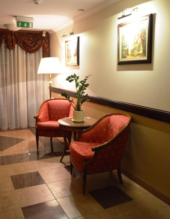 Posedenie v ubytovaní Hotel Batory