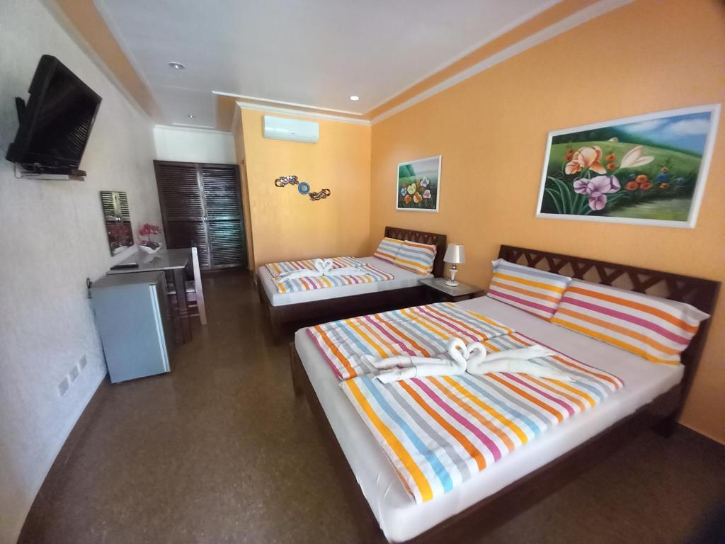 Postel nebo postele na pokoji v ubytování Malapascua Garden Resort