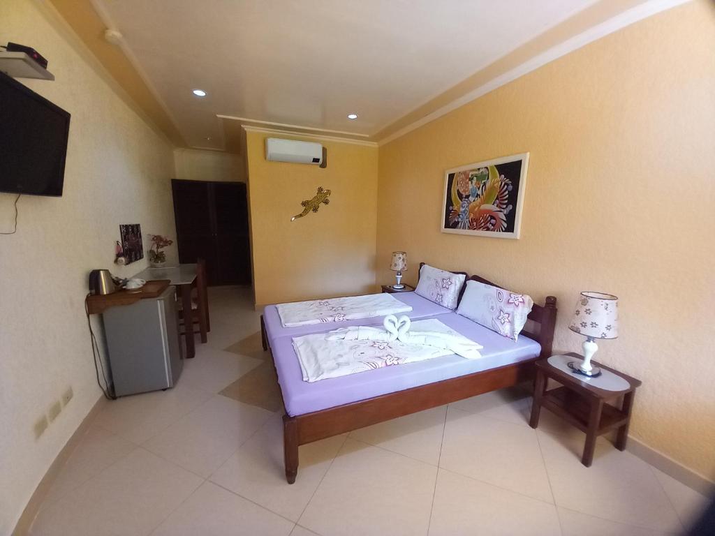Postel nebo postele na pokoji v ubytování Malapascua Garden Resort